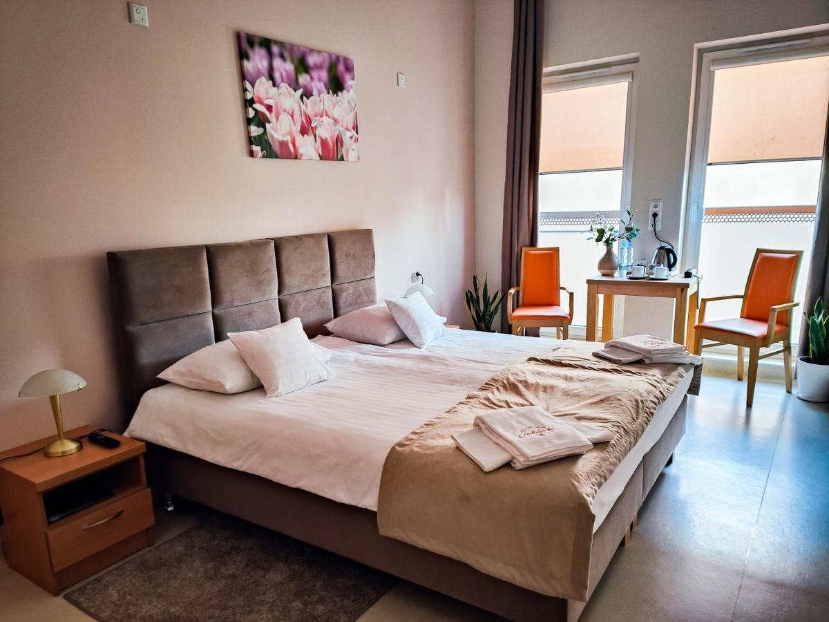 Antoninska Hotel & Apartamenty Leszno  Dış mekan fotoğraf