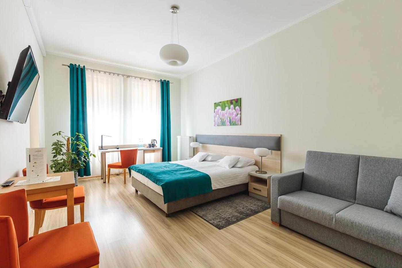 Antoninska Hotel & Apartamenty Leszno  Dış mekan fotoğraf