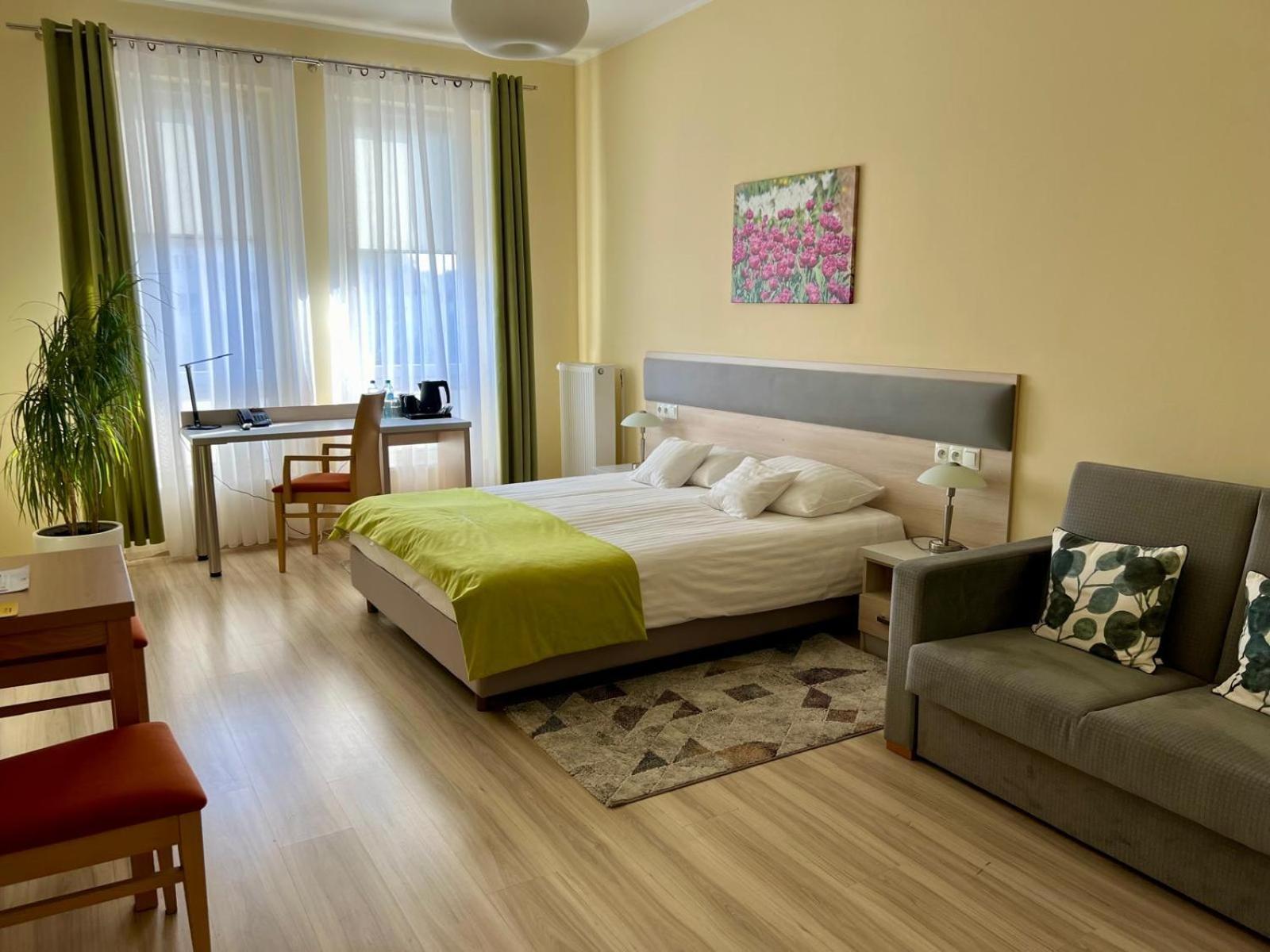 Antoninska Hotel & Apartamenty Leszno  Dış mekan fotoğraf